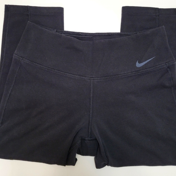 Nike Pants - Nike black medium Capri leggings dri fit womens athletic stretch pants